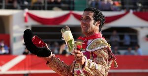 Morenito de Aranda corta una oreja en Alés