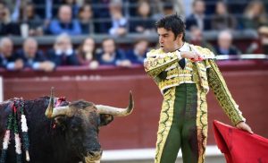 Miguel Ángel Perera, únicos aplausos de la corrida en Madrid