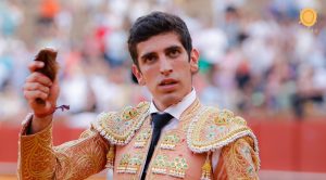 El Melli y Aarón Palacio cortan una oreja en Sevilla