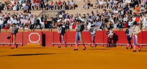 Vueltas al ruedo para Tristán Barroso y Samuel Navalón en Sevilla