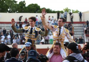 Molina y Víctor Hernández, a hombros en Valdemoro