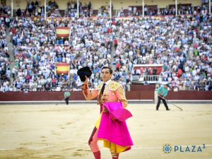 Solitaria vuelta al ruedo para Paco Ureña en la Corrida de la Prensa