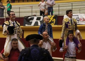 Cara y cruz en la corrida benéfica de Alba de Tormes