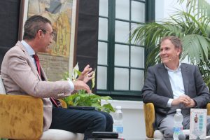 El periodista Enrique Romero encandila en Algeciras