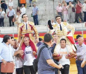 Miguel Ángel Perera y Juan Ortega, a hombros en Granada