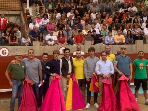 Tomás Rufo y las Peñas de Pontevedra disfrutan en la exitosa vuelta de la becerrada