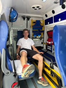 Borja Jiménez, trasladado en ambulancia a Sevilla para seguir con su recuperación