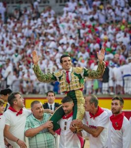 Rotunda faena al natural de Emilio de Justo, a hombros en Pamplona