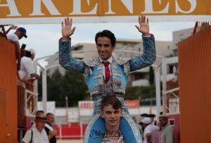 Tres orejas para Nino Julián en Boujan-Sur-Libron