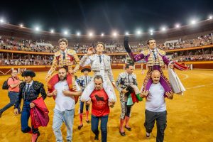 Puerta grande de la terna en Roquetas de Mar