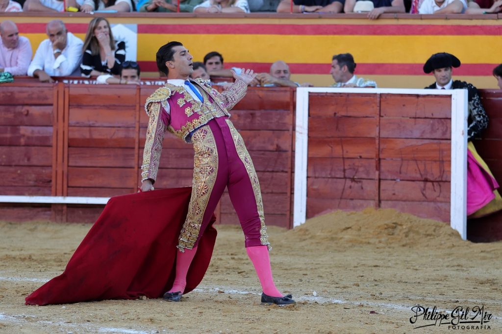 Solitaria ovación para Jairo Miguel en Cenicientos
