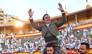 Cuatro orejas para Andy Cartagena en la última de Huesca