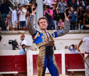 Clemente indulta a un gran toro de Robert Margé en Beziers