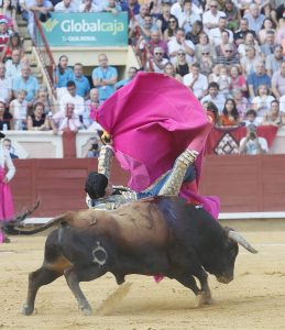 Cornada envainada a Miguel Ángel Perera en Cuenca