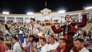 Triple puerta grande en la 'Corrida Monstruo' de Marbella