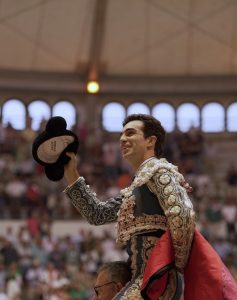 Tres orejas y puerta grande para Tomás Rufo en Pontevedra