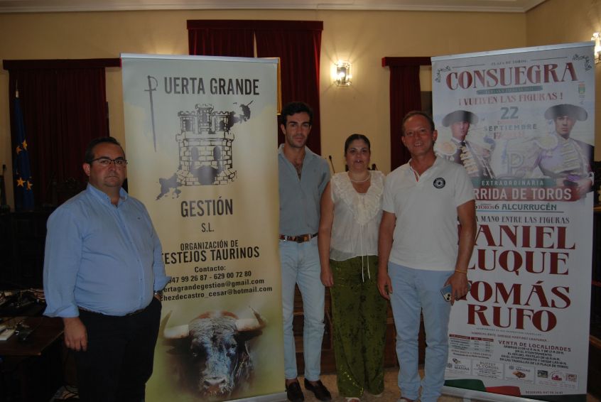 Un mano a mano de figuras para la Feria de Consuegra