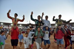 Triunfo de la terna con los "Victorinos" en Guijuelo