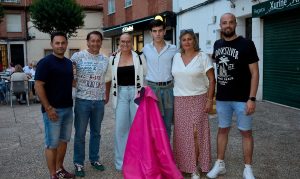 Cid de María impartió una clase de toreo de salón en Yunquera de Henares