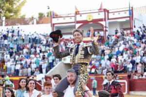 Manuel Escribano sale por la puerta grande en Daimiel