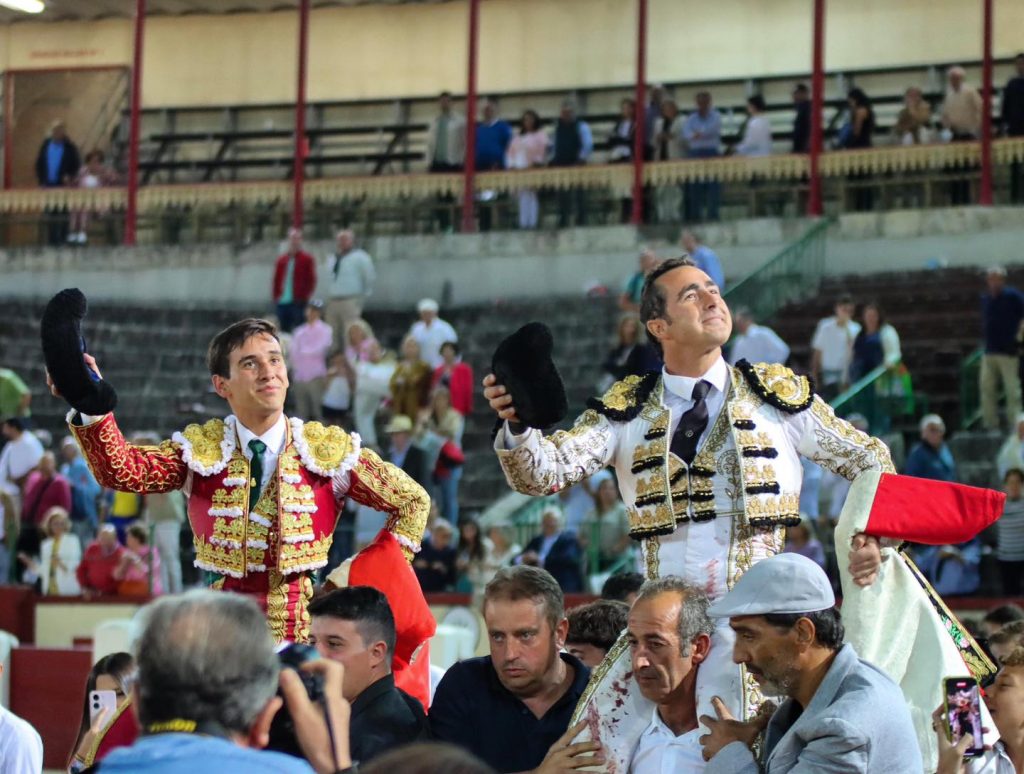 Doble puerta grande en el cierre de Valladolid