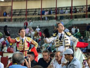 Doble puerta grande en el cierre de Valladolid