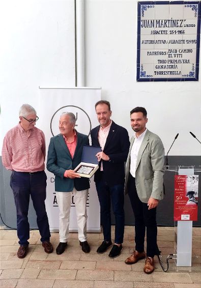 El Capítulo de la Fundación Toro de Lidia en Albacete homenajea a Juan Martínez