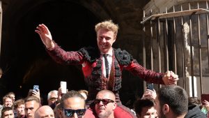 Clemente abre la Puerta de los Cónsules en Nimes