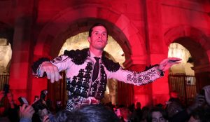 Daniel Luque ofrece una gran tarde de toros en su 'solo' de Nimes