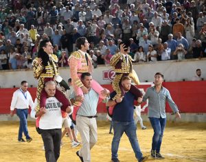Lorca vive una gran tarde de toros