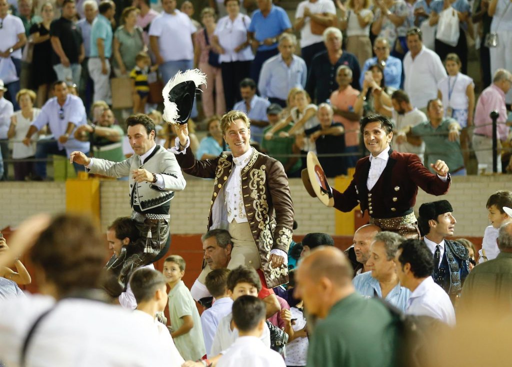 Triunfal corrida de rejones en Morón de la Frontera