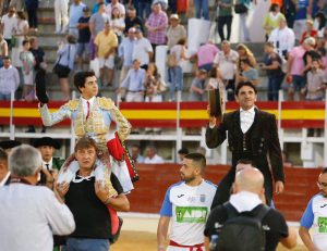 Indulto de Marco Pérez, a hombros con Diego Ventura, en Medina del Campo