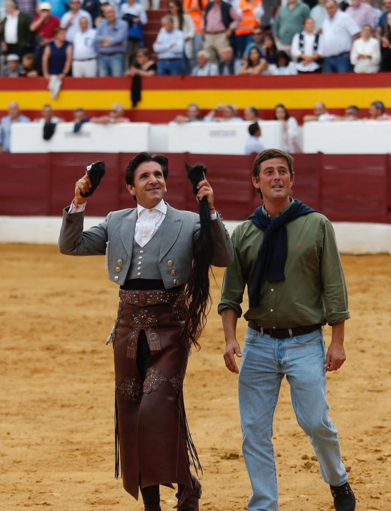 La terna de rejoneadores a hombros en Zafra