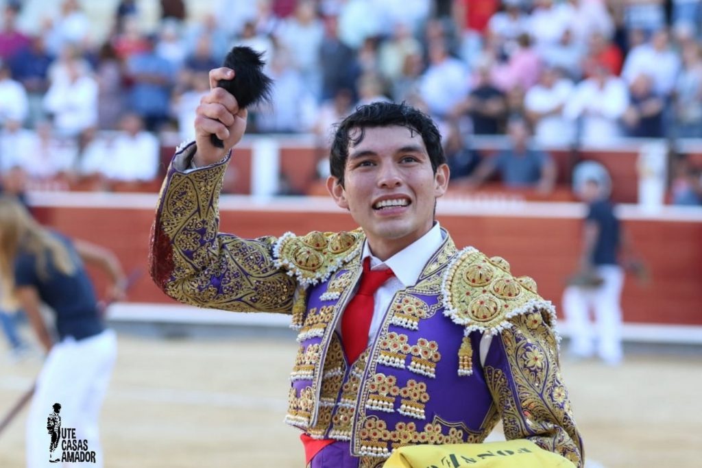 Isaac Fonseca corta la primera oreja de la Feria de Albacete