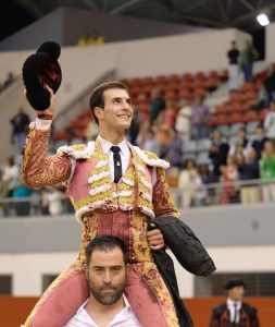 Samuel Navalón sale a hombros en Las Rozas
