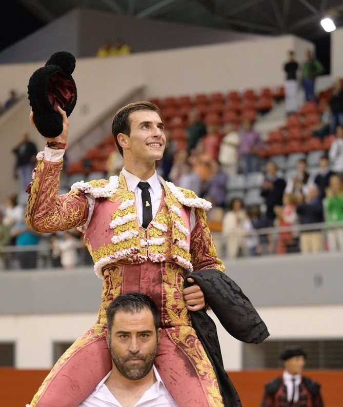 Samuel Navalón sale a hombros en Las Rozas