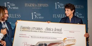 Roca Rey entrega una beca solidaria a estudiantes peruanos