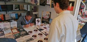 Manuel Escribano, en la Feria del Libro de Sevilla