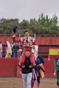 Golpe en la mesa de Félix San Román en Chapinería