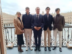 El Alcalde de Salamanca recibe a los finalistas de Alba de Tormes