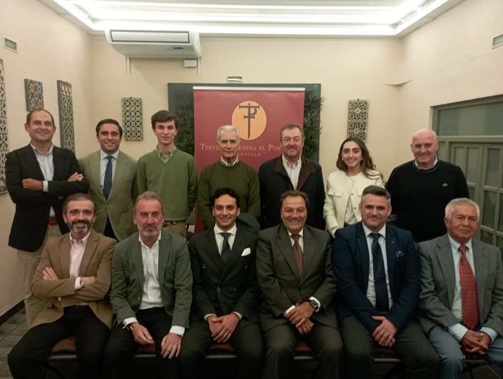 Oliva Soto es distinguido en Sevilla