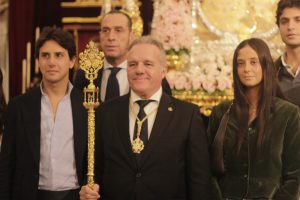 Roca Rey asiste al traslado de la Virgen de la Estrella