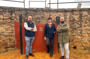 El novillero Julio Méndez estrena apoderados