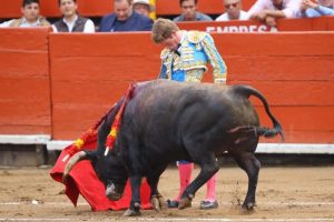 Borja Jiménez sale a hombros en su confirmación en Lima