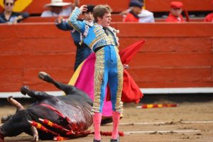 Borja Jiménez sale a hombros en su confirmación en Lima