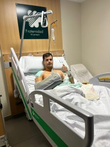 Rafael Reyes es operado con éxito de una lesión en el hombro