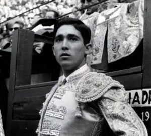 El primer vestido de torear del Maestro Paco Camino