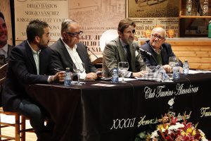Juan José Padilla arropado por la afición de Almodóvar del Campo