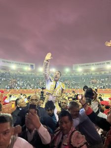 Puerta grande de Ponce en su adiós a Lima