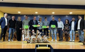 Cella entrega los premios de su Feria